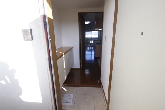玄関　※掲載写真は同マンション別部屋参考写真となります。
