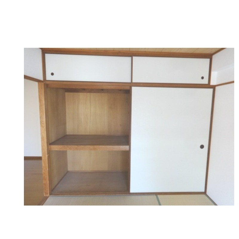 収納　押入れは収納力が◎余計な物はここに閉まってください！！