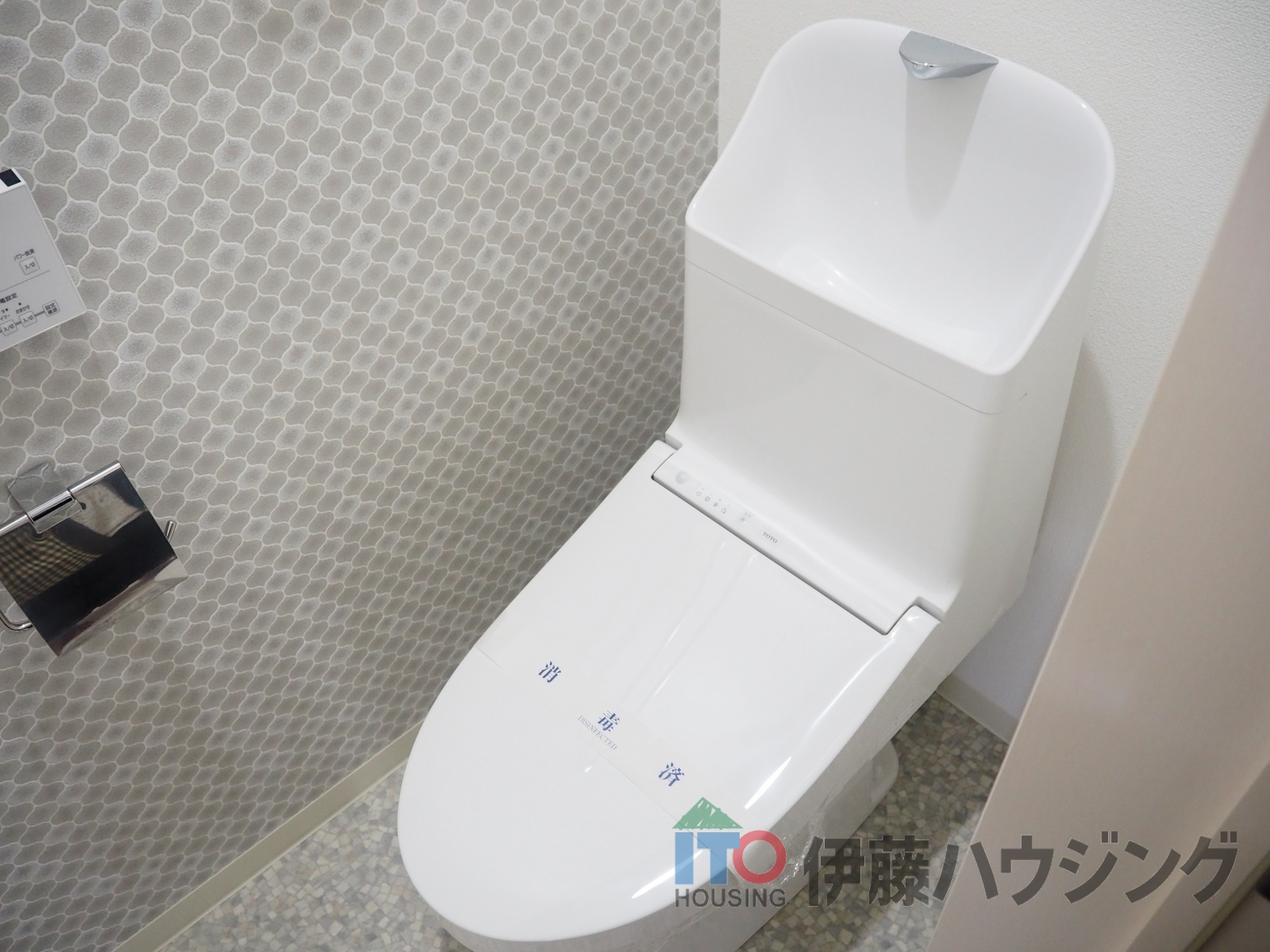 トイレ　同間取りの別の部屋の写真です。色合い等違う可能性がございます