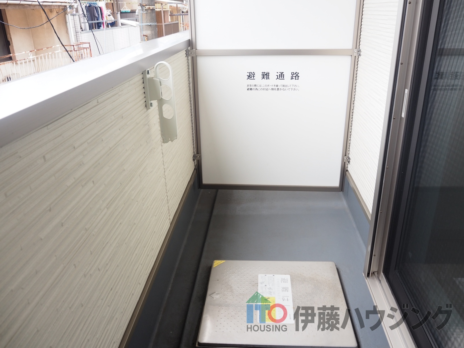 バルコニー　同間取りの別の部屋の写真です。色合い等違う可能性がございます