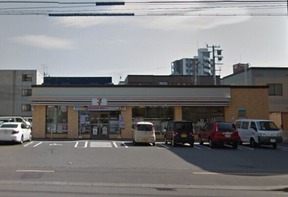 コンビニ　セブンイレブン札幌平岸3条店（コンビニ）まで70m