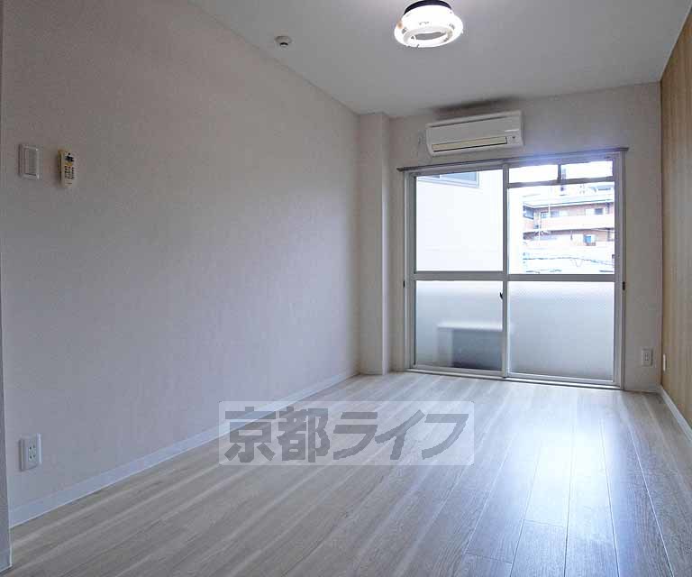 居室・リビング　リノベーション物件です。