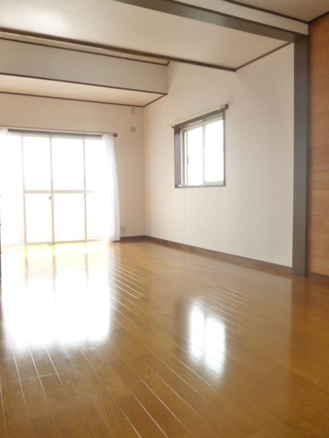 居室・リビング　広々リビング！日当たり良好！