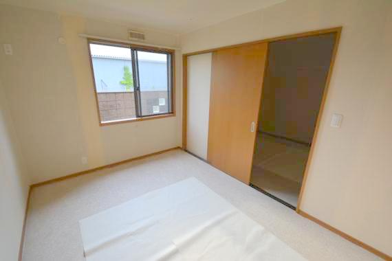 その他部屋・スペース　リフォーム中の内観です