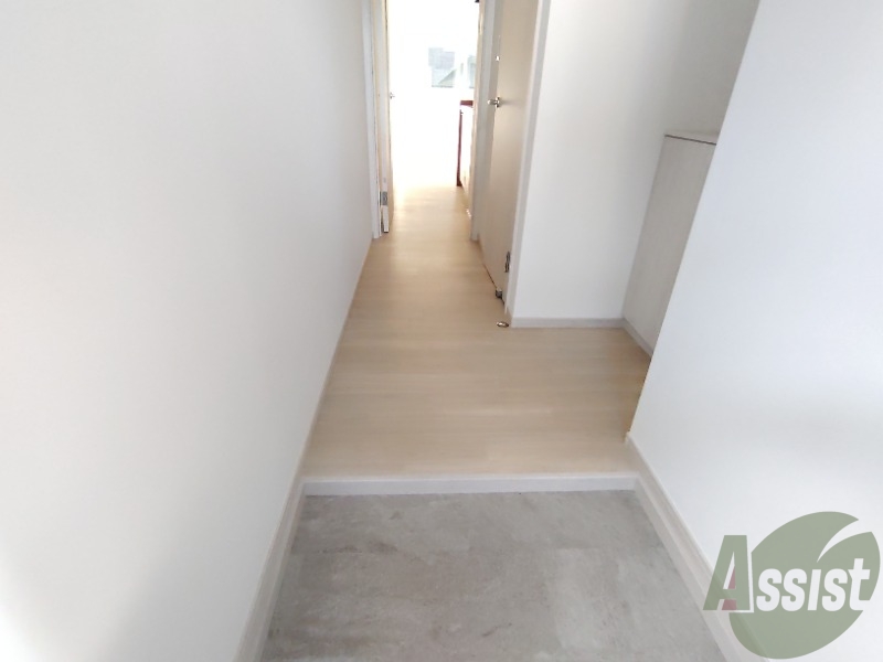 玄関　玄関からの様子です。綺麗なフローリングが広がっています。