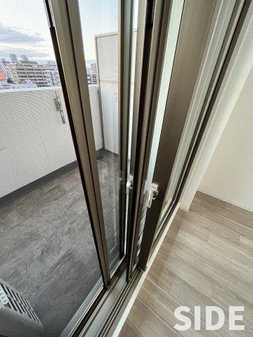 バルコニー　二重窓で防音性◎