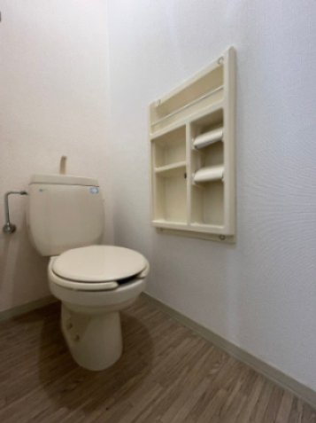 トイレ　別号室の写真です。ご参考までに