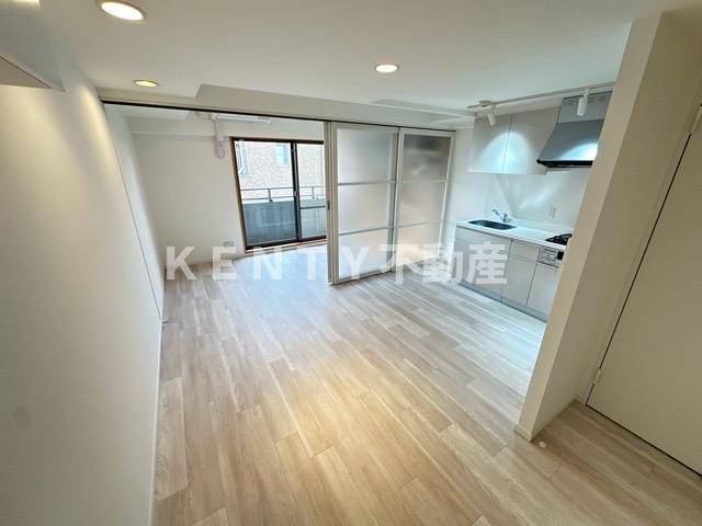 居室・リビング　こちらのリビングで趣味の時間をお楽しみください