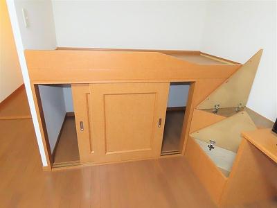 収納　ベッド下、階段下は大容量収納！