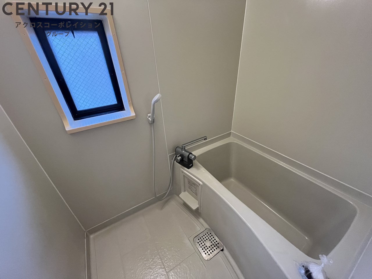 バス・シャワールーム　窓があり換気も楽にできます♪