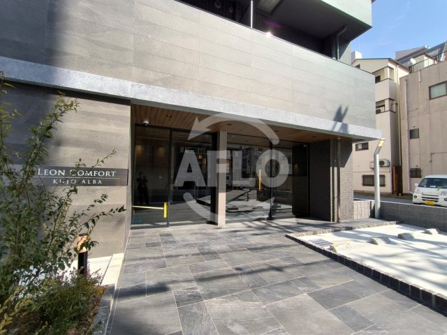 エントランス　レオンコンフォート九条アルバ　エントランス