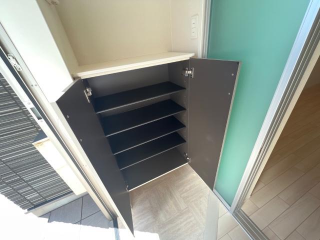 玄関　下駄箱
