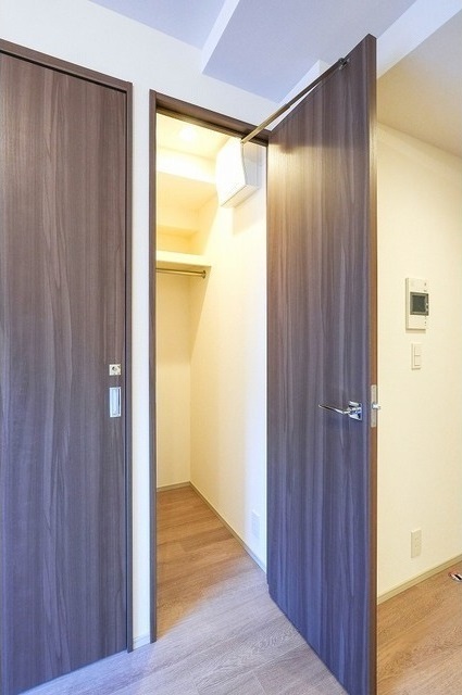 収納　ハンガーポール付のクローゼット