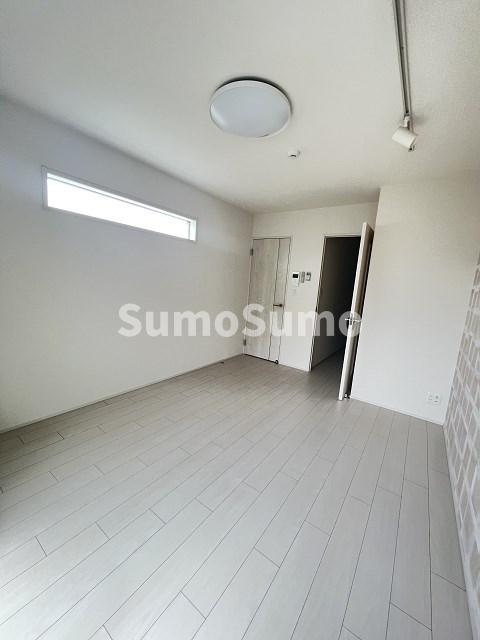 その他部屋・スペース　開放的な寝室です