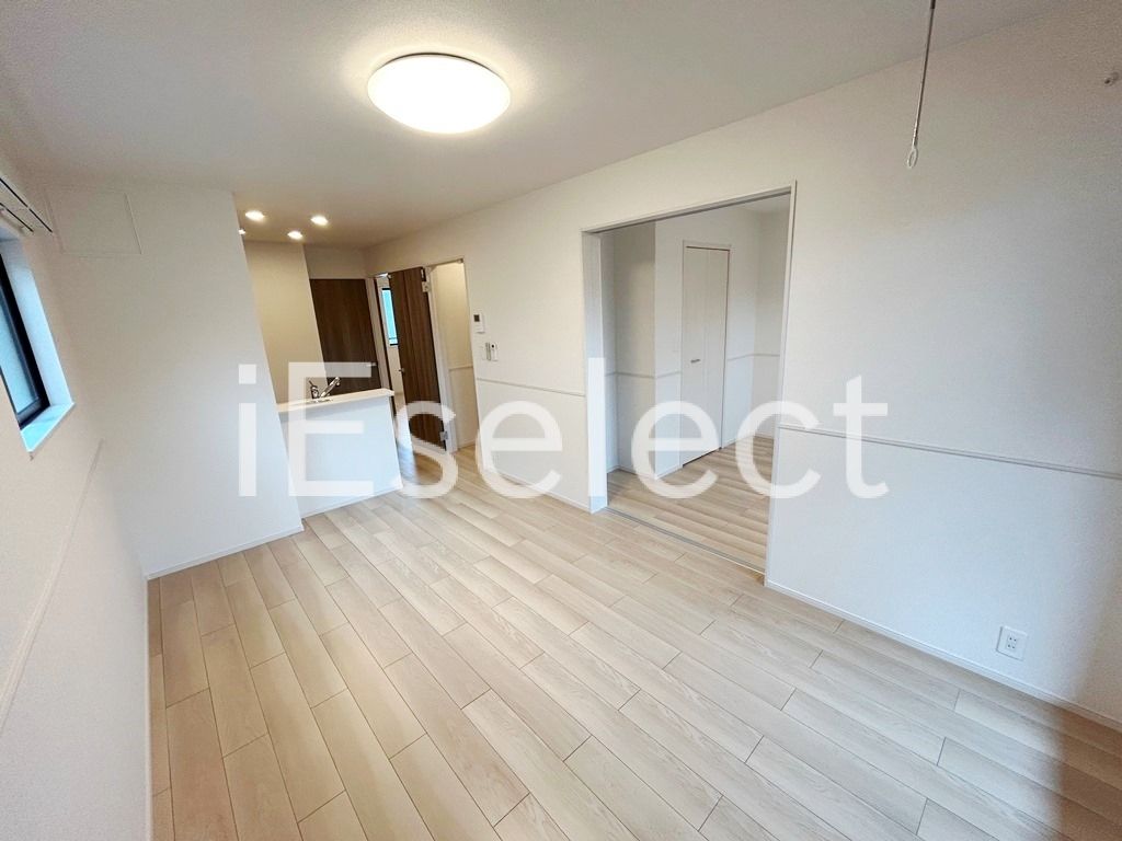 居室・リビング　2面採光の明るいリビング♪