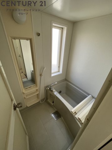 バス・シャワールーム　浴室にも窓があります☆