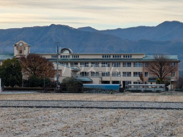 中学校　中央市立玉穂中学校（中学校）まで480m