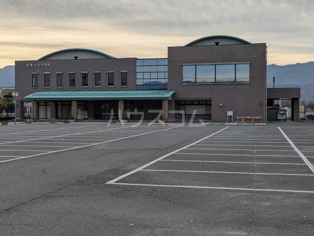 図書館　中央市立玉穂生涯学習館（図書館）まで424m