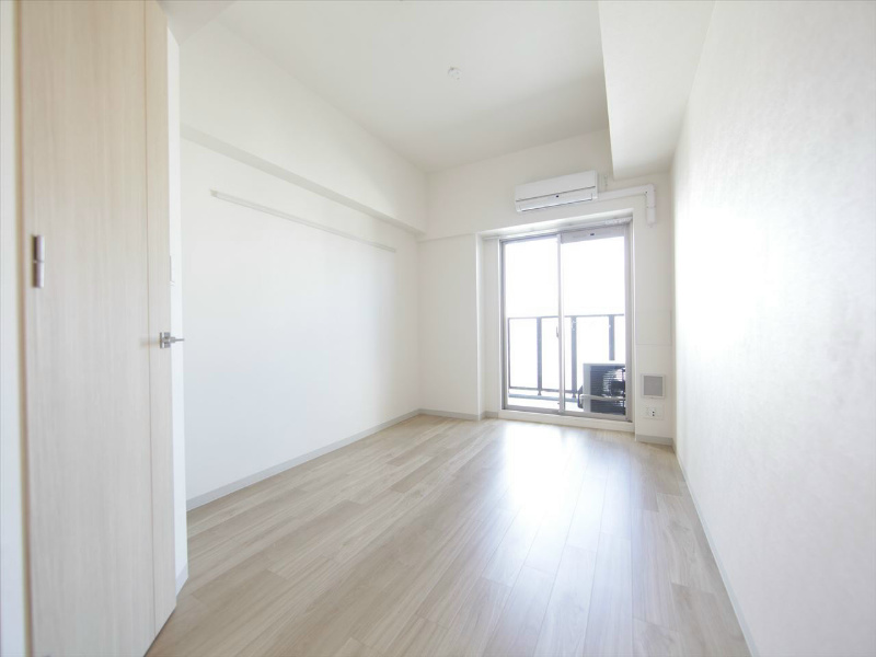 バルコニー　洋室7.8帖　エアコン完備　バルコニー