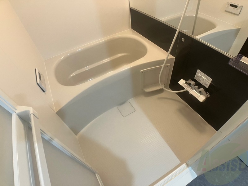 バス・シャワールーム　お風呂になります。一日の疲れを癒してくださいね。