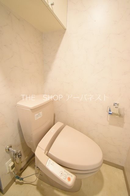 トイレ　シャワートイレ付き