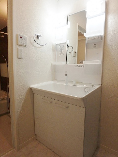 洗面設備　シャンプードレッサーで忙しい朝にも寝癖の付いた頭にも優しい☆