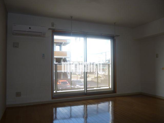 居室・リビング　エアコン＆室内洗濯ポール掛けのＬＤＫスペースです