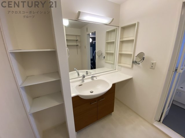 洗面設備　収納豊富な洗面所です！