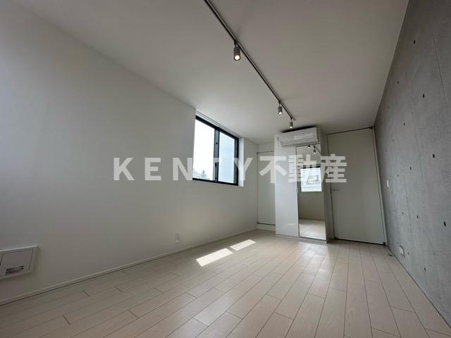 その他部屋・スペース　開放的な寝室です