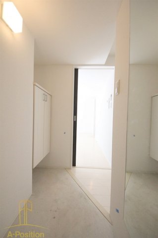 玄関　セレニテ本町グランデ