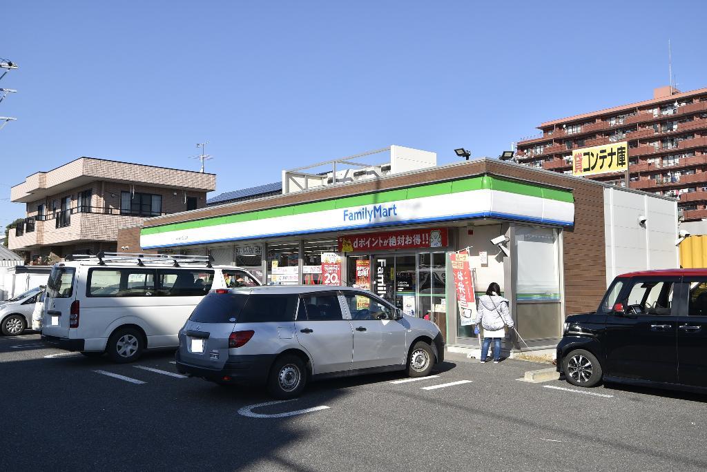 その他　ファミリーマート城西三丁目店（その他）まで452m