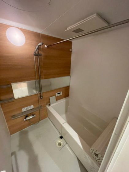 バス・シャワールーム　※別部屋の写真です