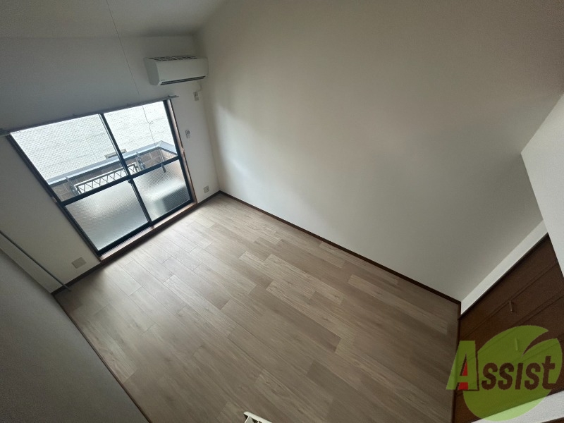 バルコニー　こちらはロフトから撮影した洋室になります。