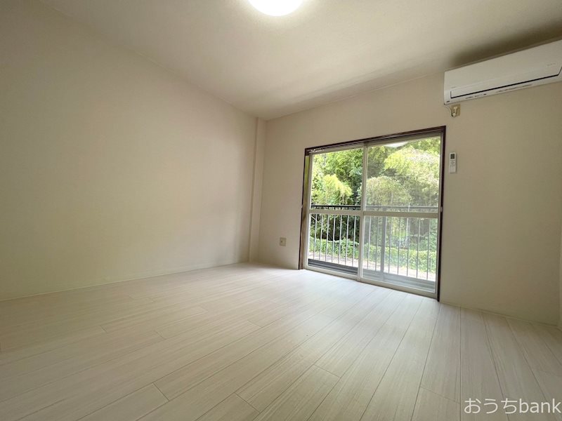 居室・リビング　日当たり良好の洋室です。