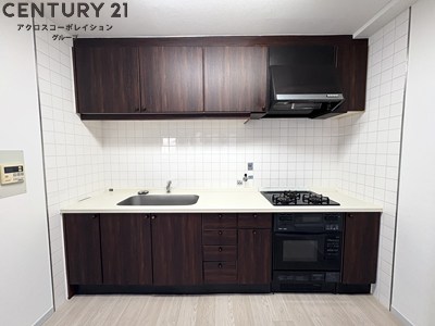 キッチン　3口ガスコンロ付で機能的なキッチンです！