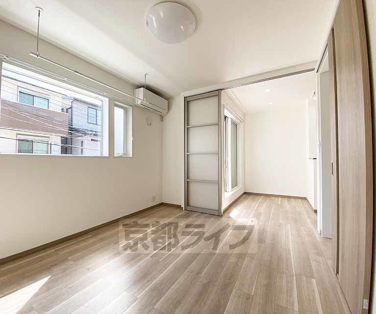 居室・リビング　落ち着いた雰囲気のお部屋です