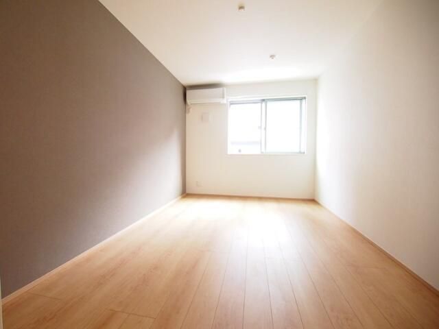 居室・リビング　■エアコン■24時間換気システム■ダウンライト■２面採光