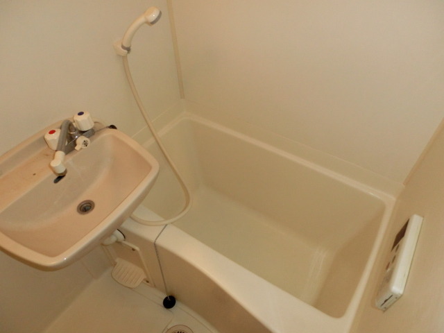 バス・シャワールーム　※別部屋の参考写真です。