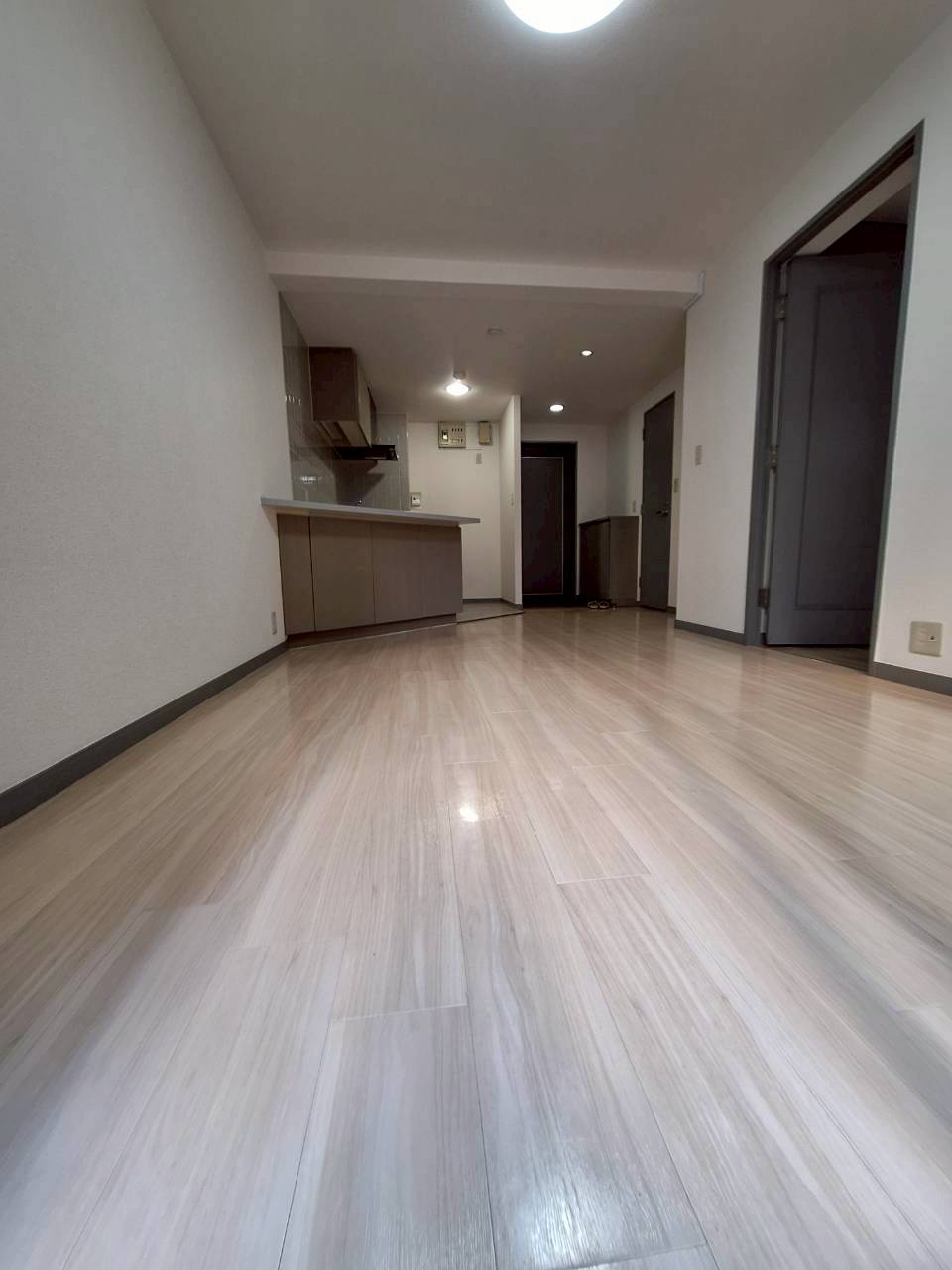 居室・リビング　★明るいフローリングの角部屋です★