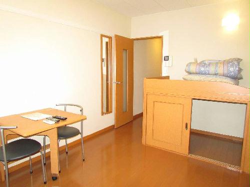 居室・リビング　布団は、ご契約の内容によりご用意できません。