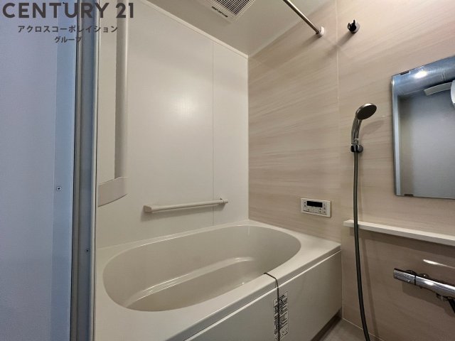 バス・シャワールーム　浴室乾燥機付きです♪