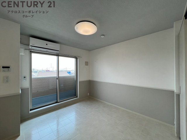 居室・リビング　エアコン付きで快適に過ごせます♪