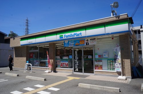 コンビニ　ファミリーマート南が丘店（コンビニ）まで67m