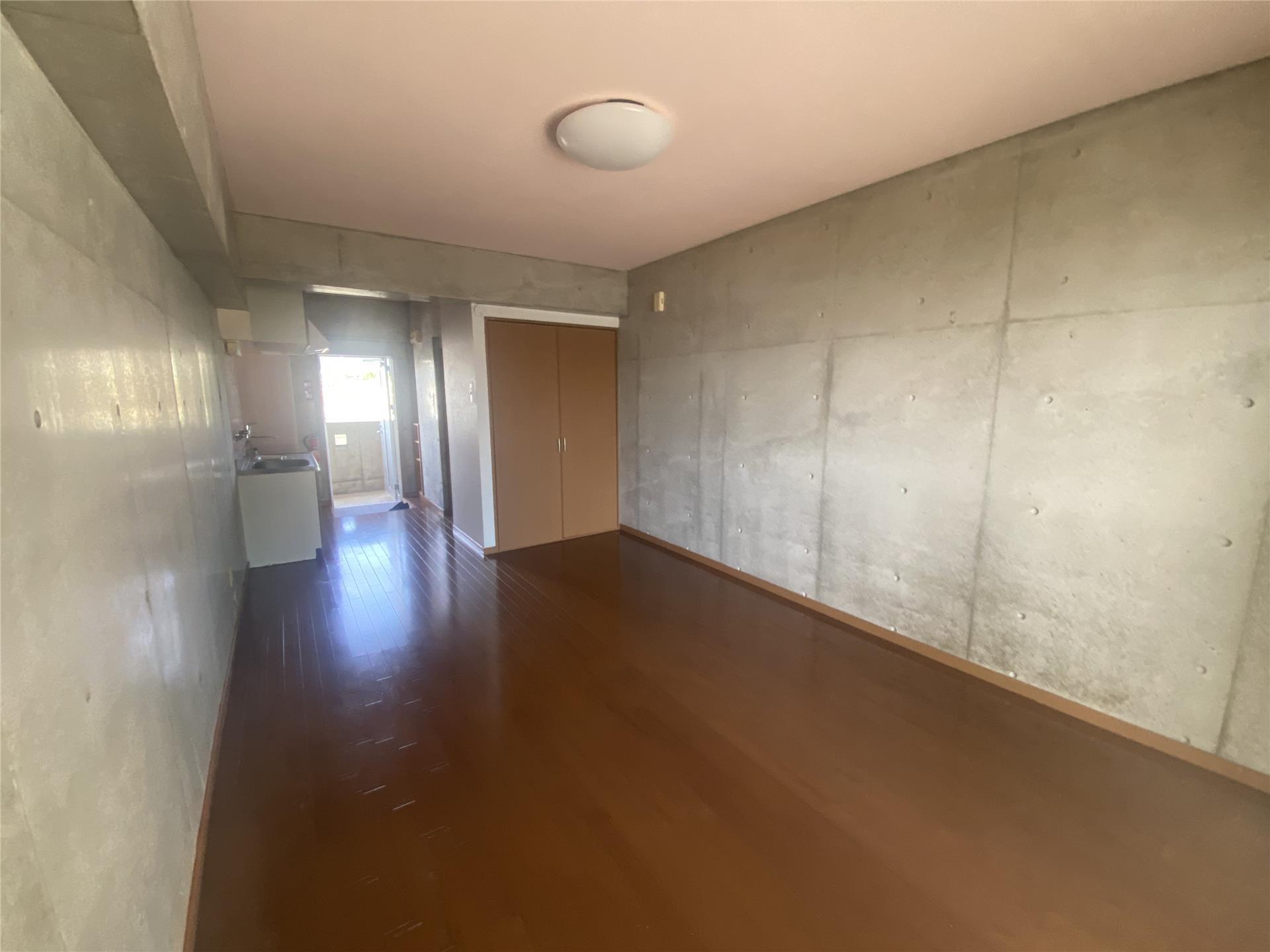その他　家具家電は付いておりません。