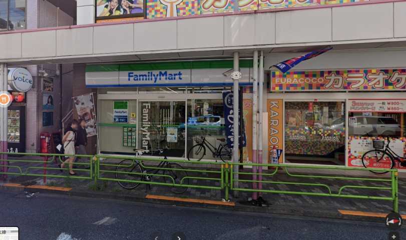 コンビニ　ファミリーマート（コンビニ）まで118m