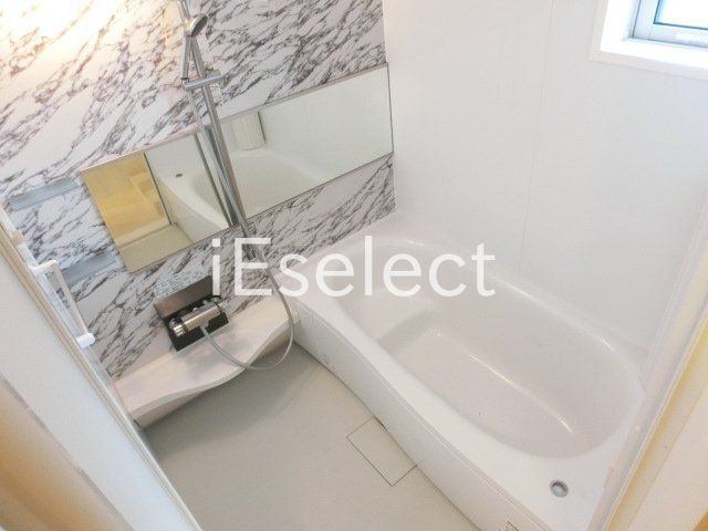 バス・シャワールーム　ゆったりとした一坪の浴室は魅力的です