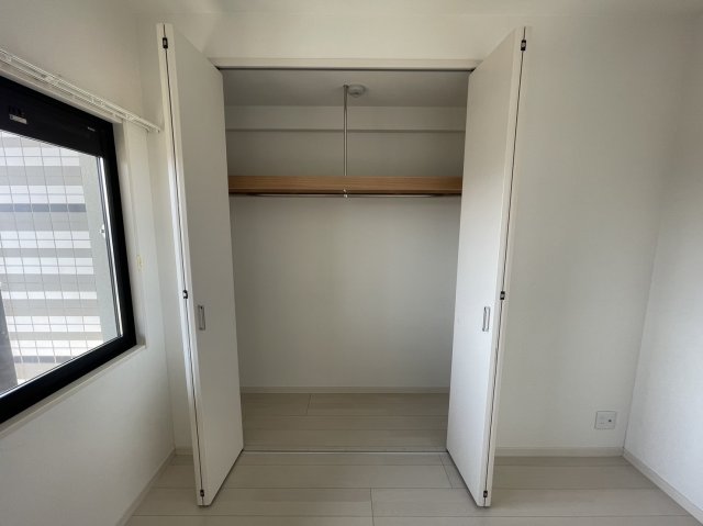 収納　退去前のため同タイプ別部屋の写真です。現況を優先します