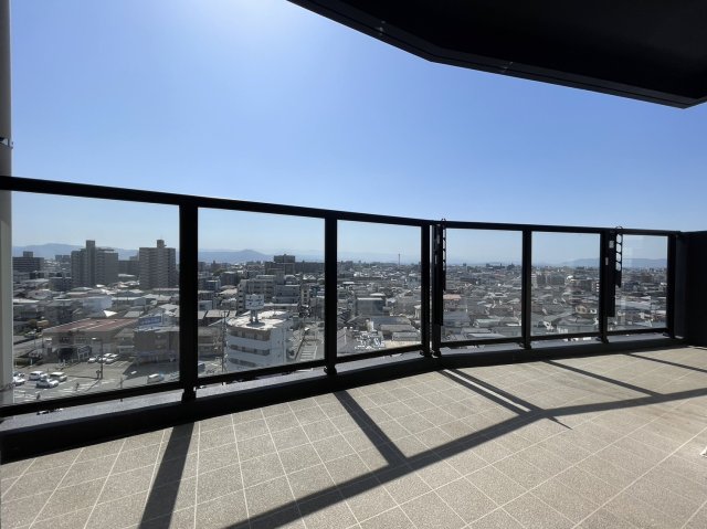 バルコニー　退去前のため同タイプ別部屋の写真です。現況を優先します
