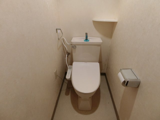 トイレ　温水洗浄便座付き