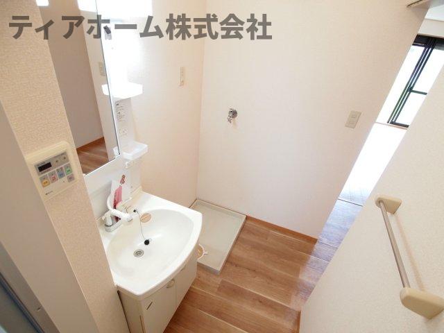 洗面設備　コンパクトで使いやすい洗面所